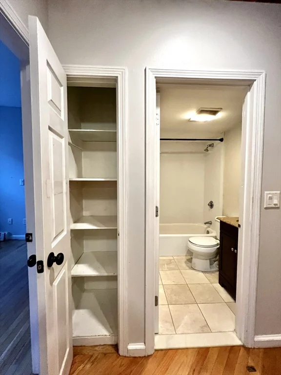 390 Riverway, Mission Hill