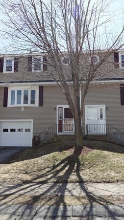 14 Meetinghouse Ln, Millbury