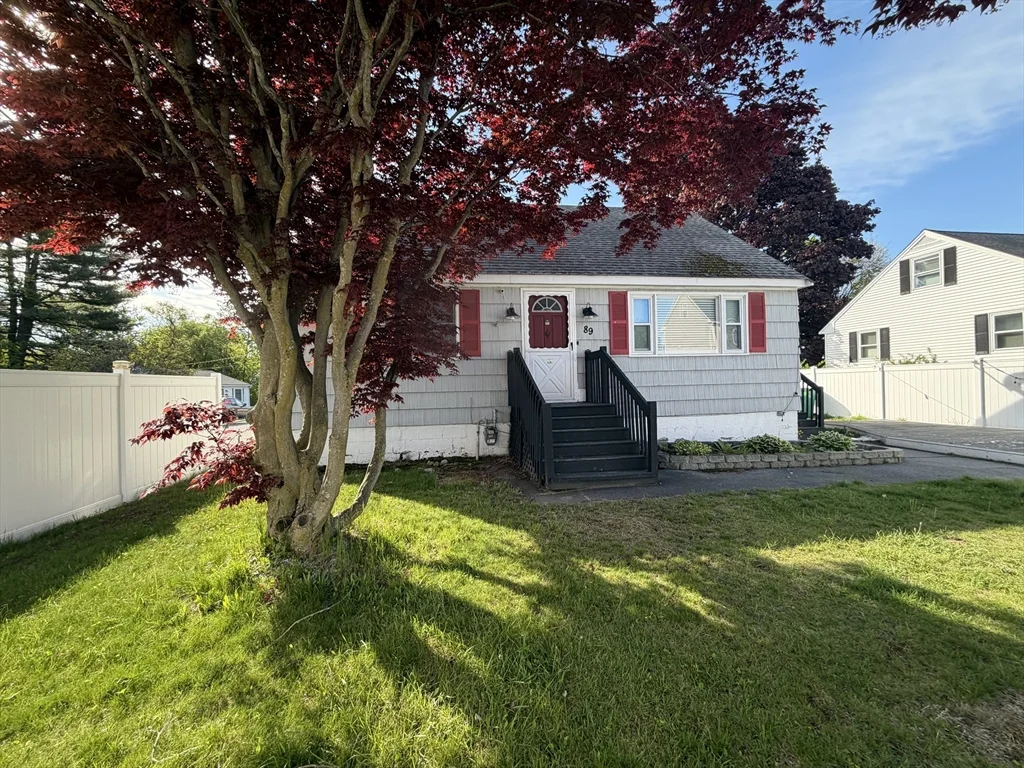 89 Bunker Hill Ave, Lowell