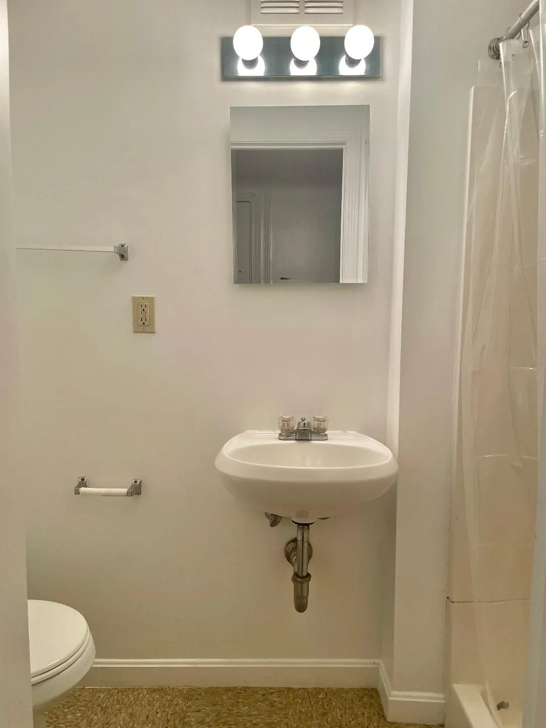 1077 Beacon St, Longwood