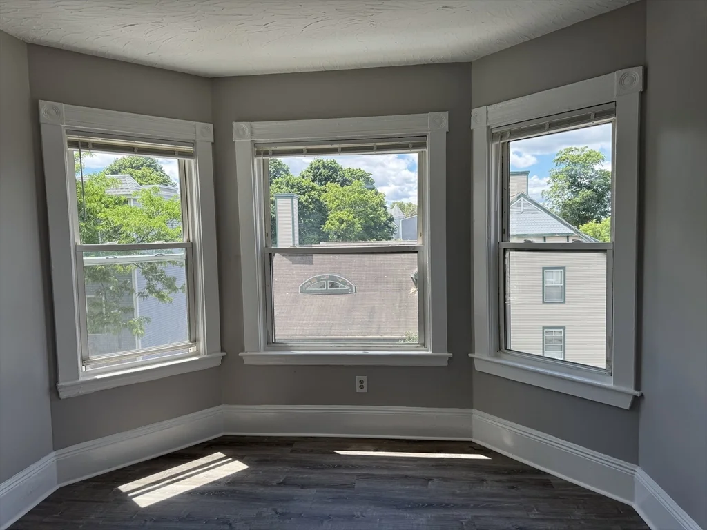 7 Woodward Park St, Roxbury