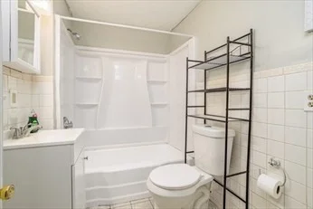 901 Main St, Leominster