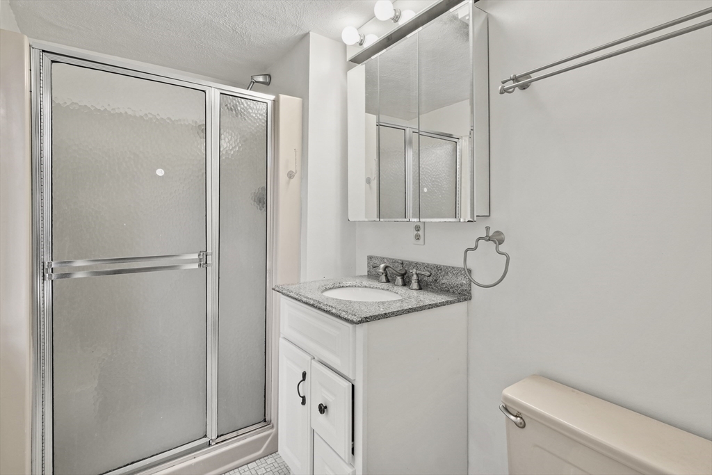 55 Angleside Rd, Waltham