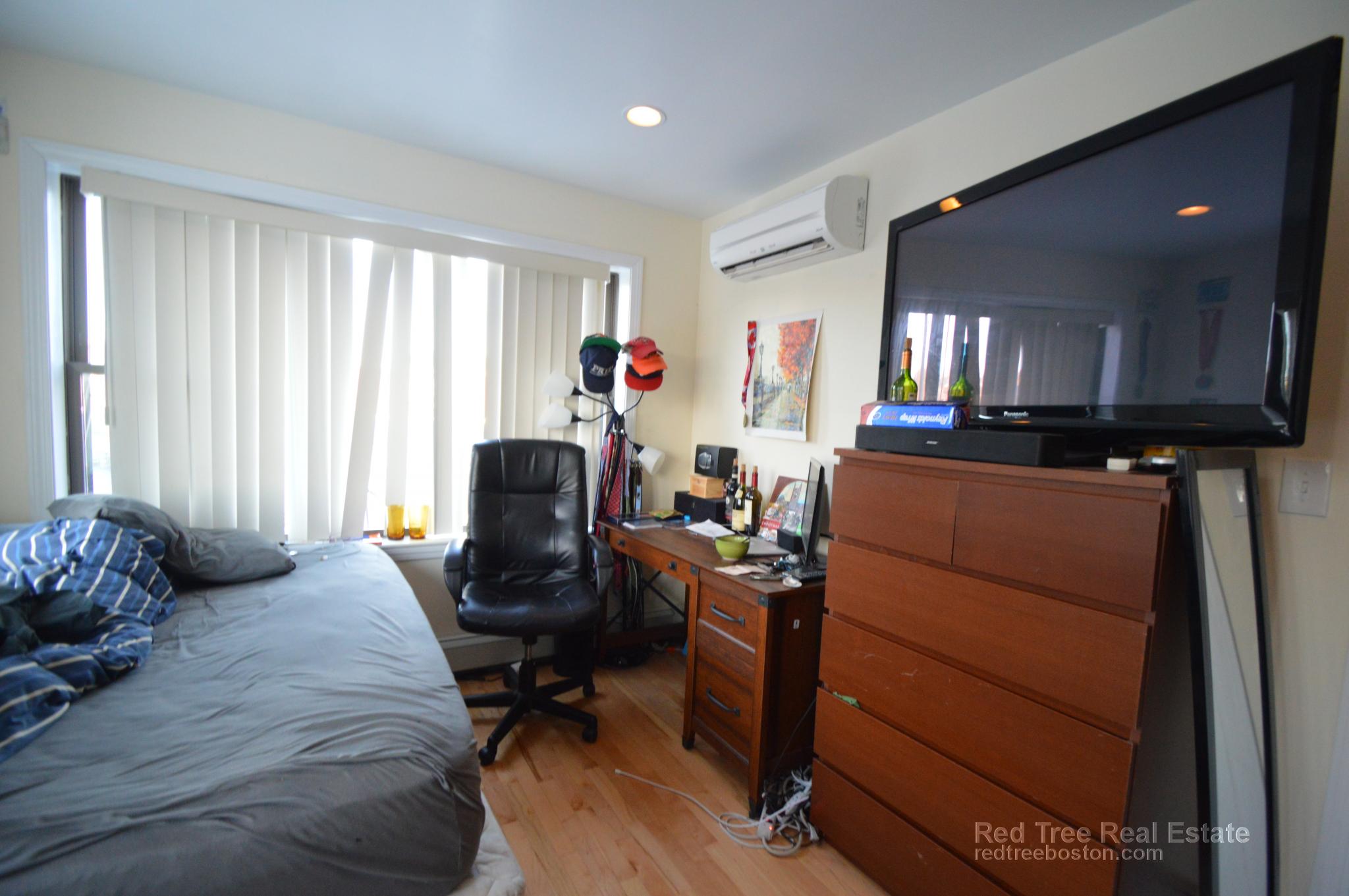 1689 Beacon St, Aspinwall Hill