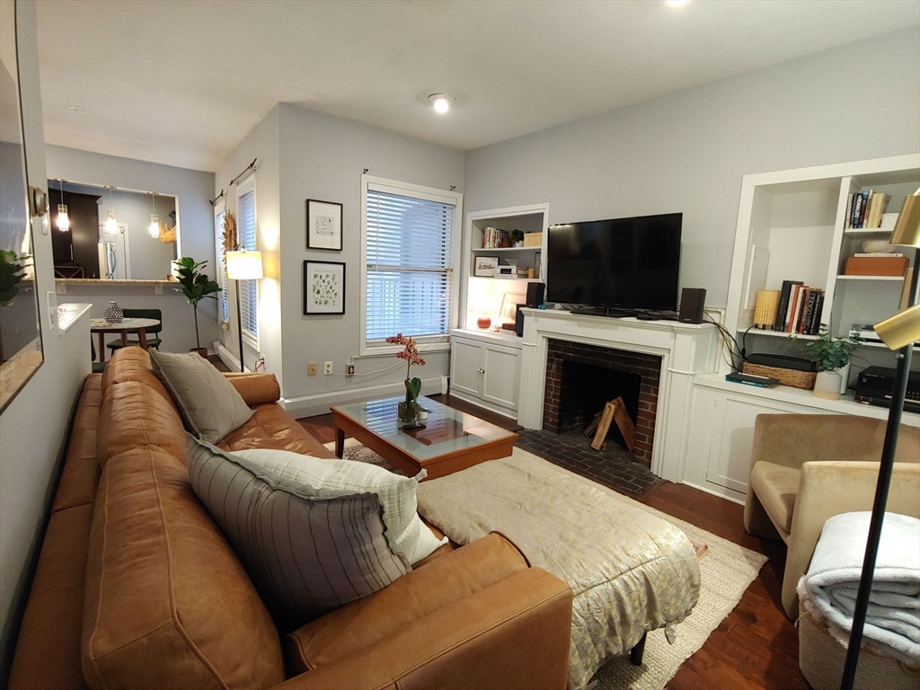 61 West Cedar St, Beacon Hill