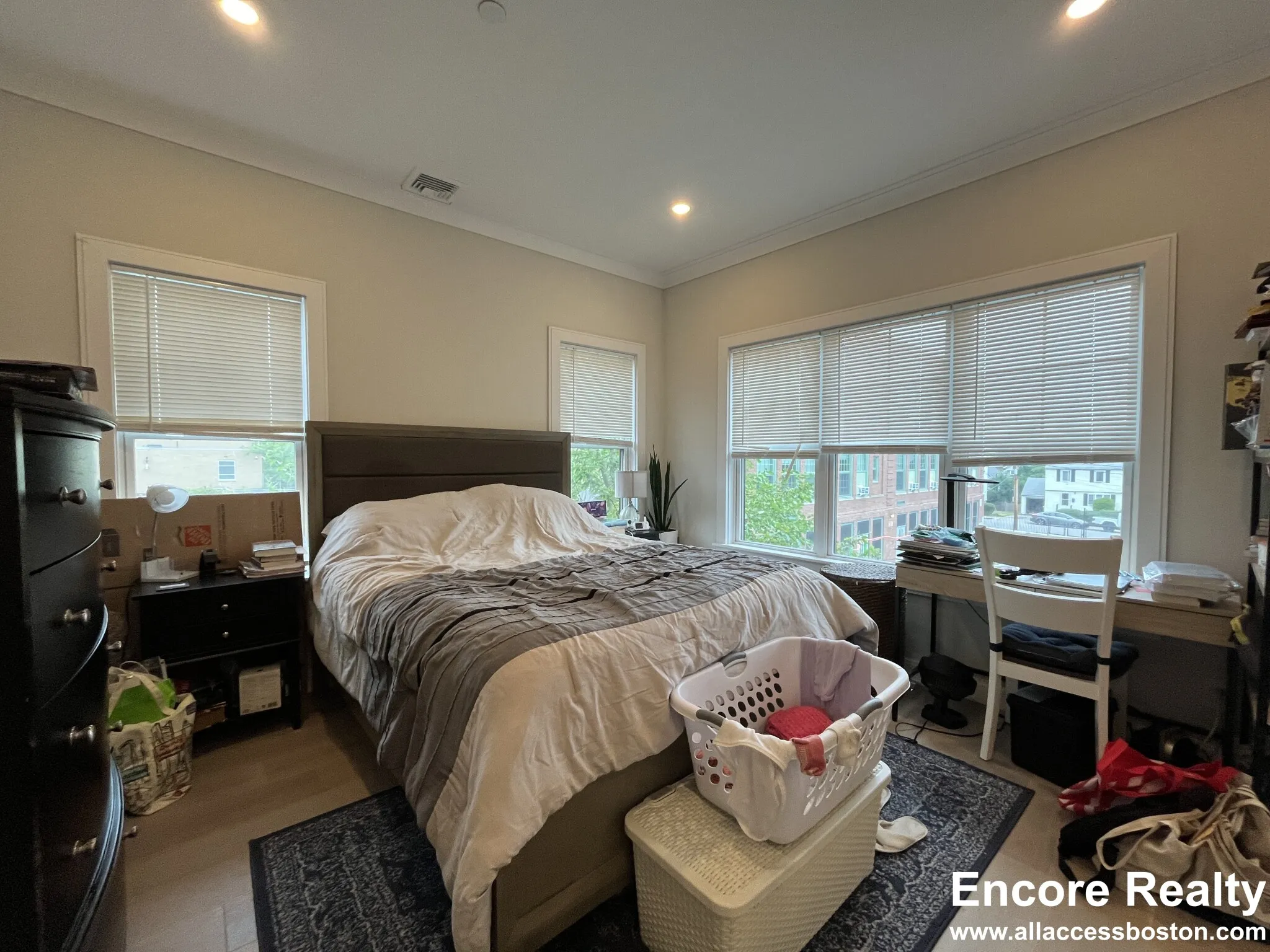 32 Cummins Highway, Roslindale