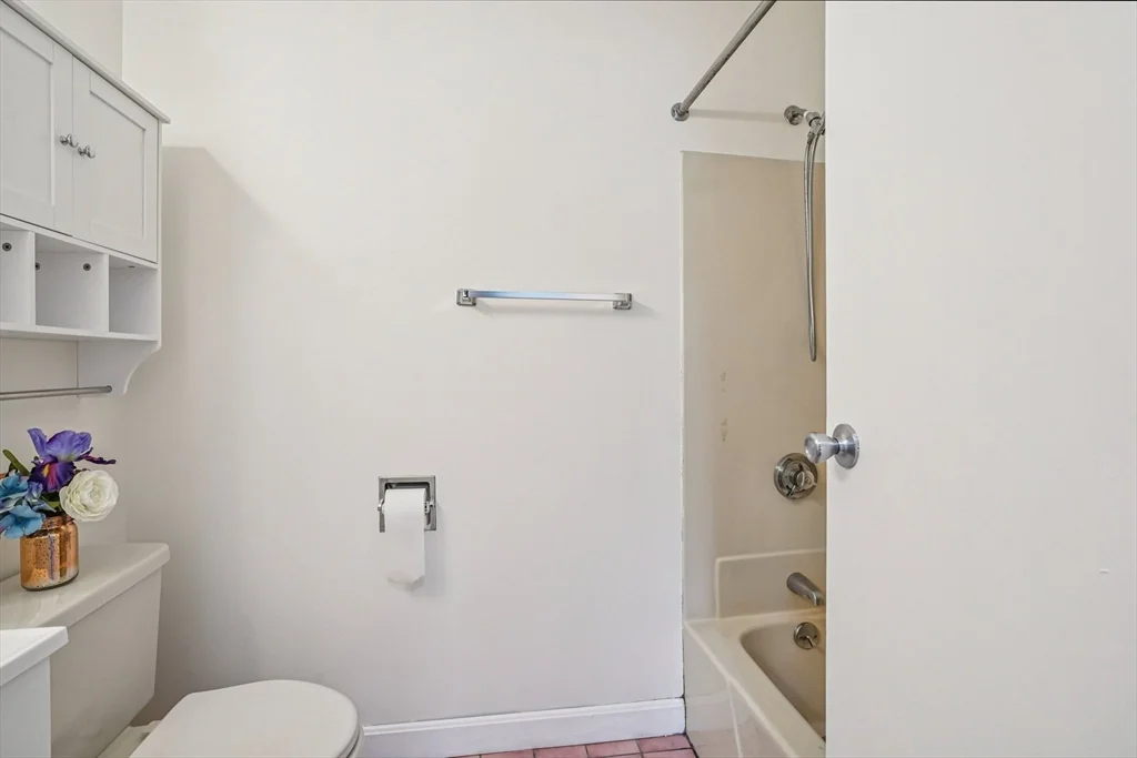 35 Desmoines Rd, Quincy