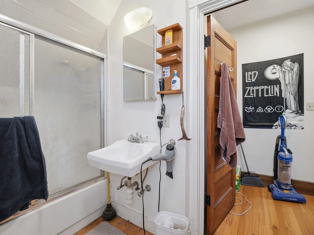 3 Monmouth St, Spring Hill