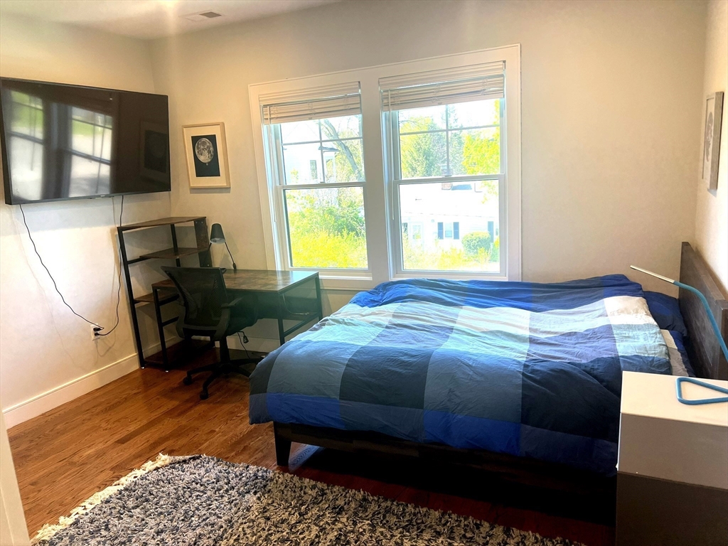 19 Shute Path, Newton Center