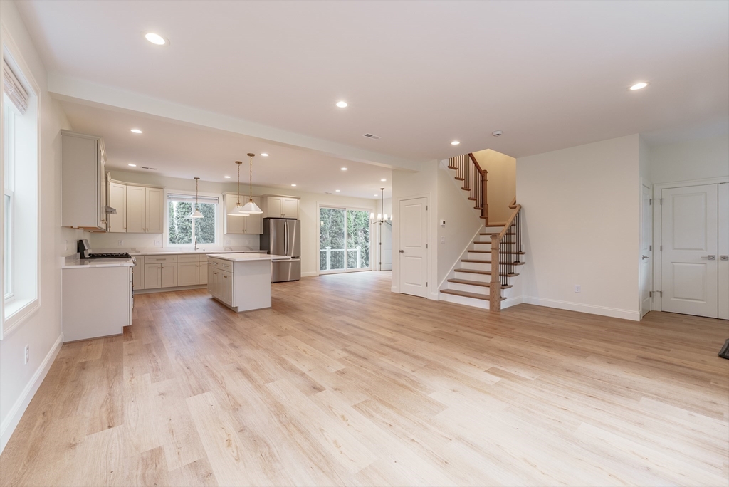 23 Moore St, Agawam