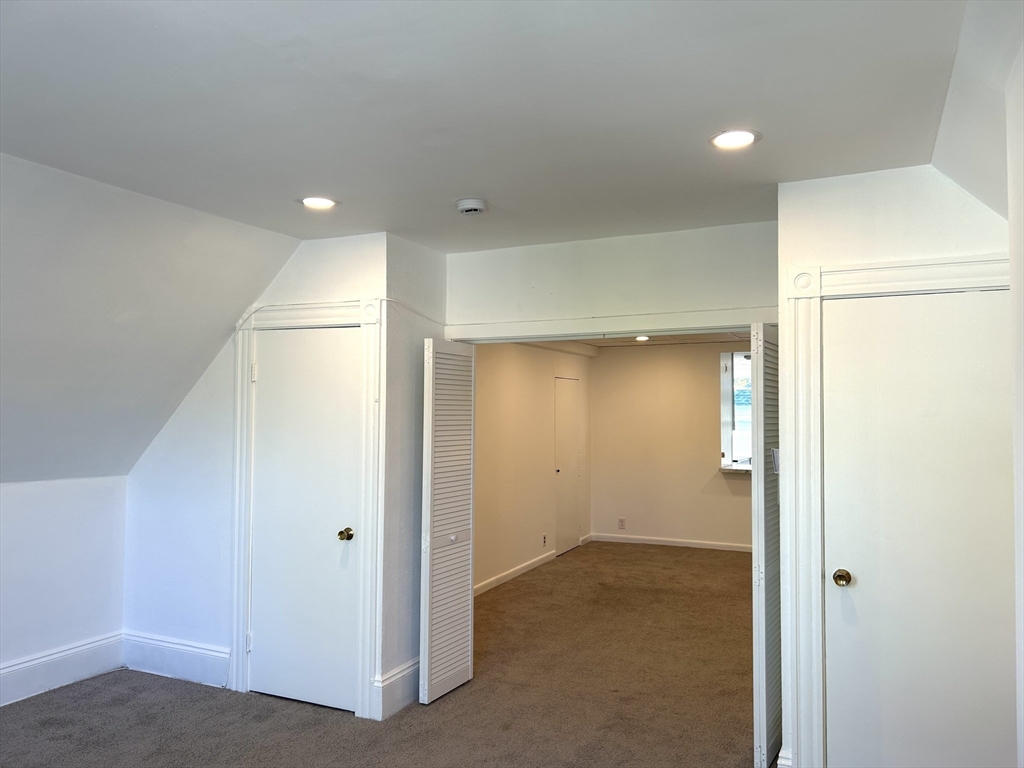 1 Valley Rd, Swampscott