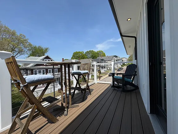 35 Hunnewell Ave, Oak Square