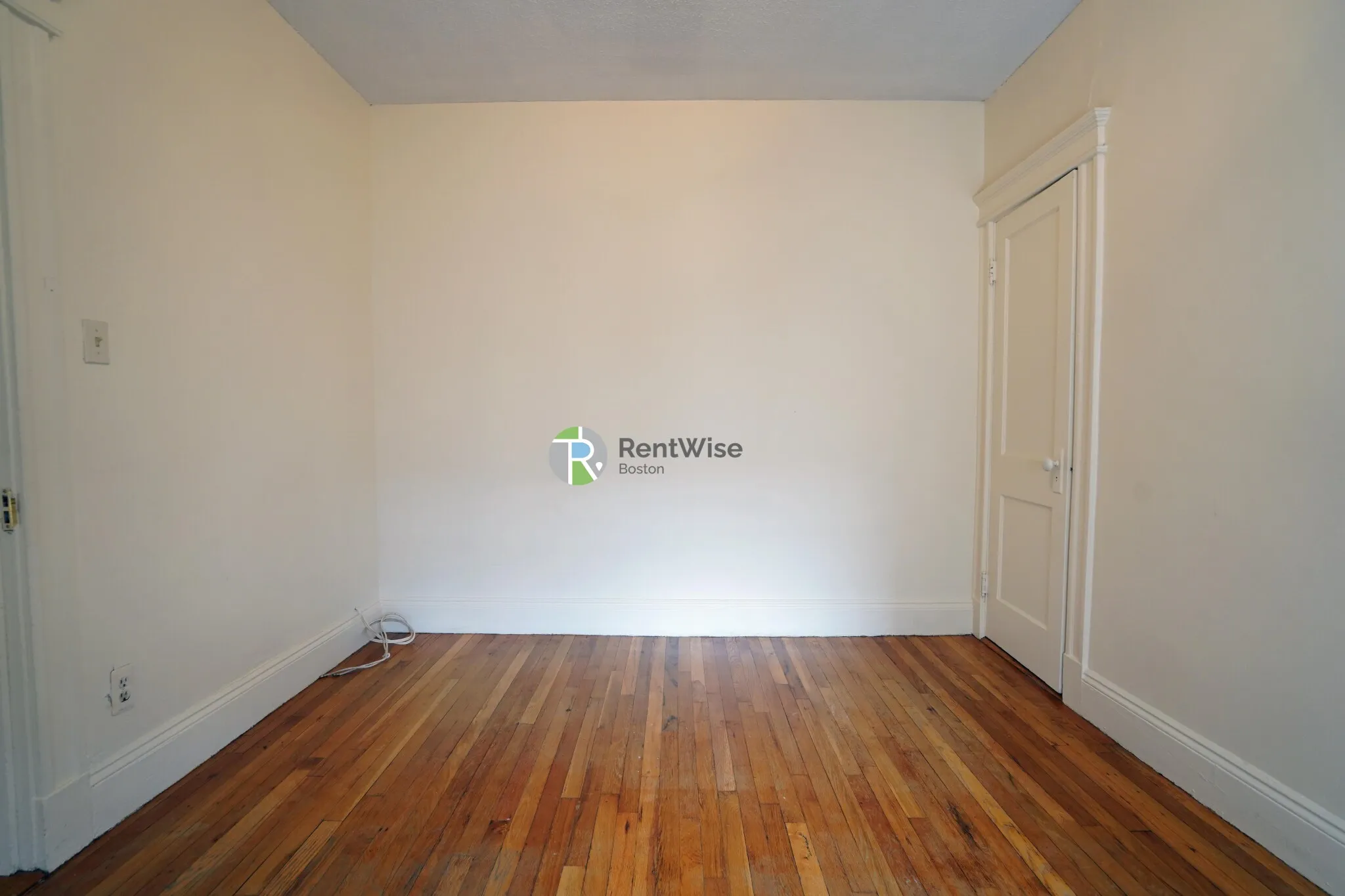 1144 Commonwealth Ave, North Brookline