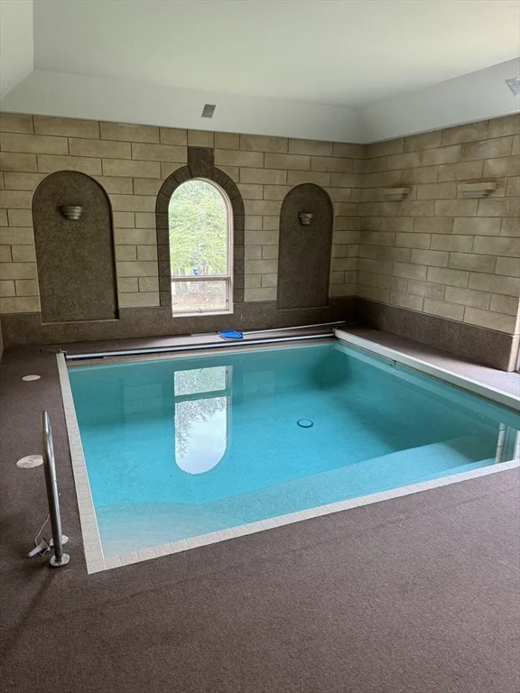 12 Summit Rd, Lexington