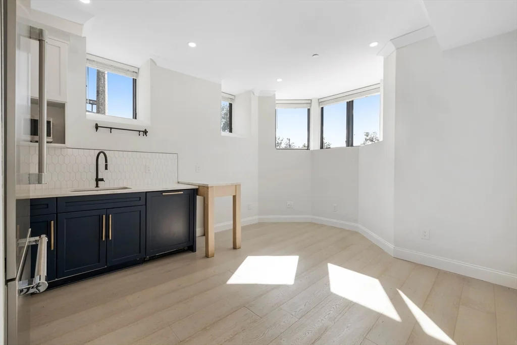 1430 Columbia Rd, South Boston