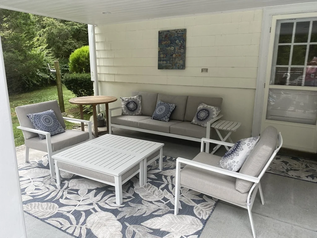 97 Walnut St, Natick