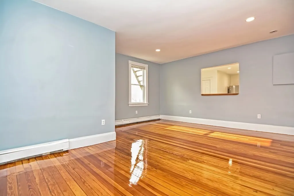 30 Humphreys Pl, Dorchester