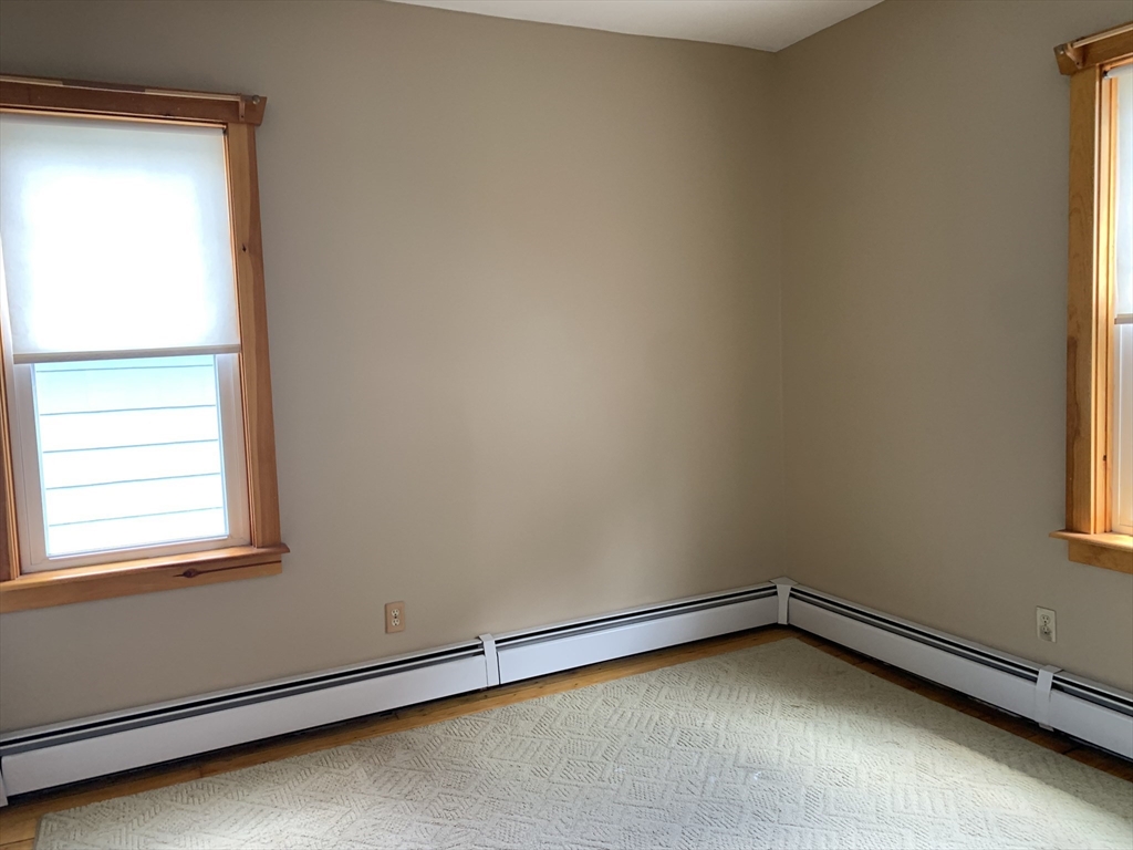 346 Fountain St,, Fall River