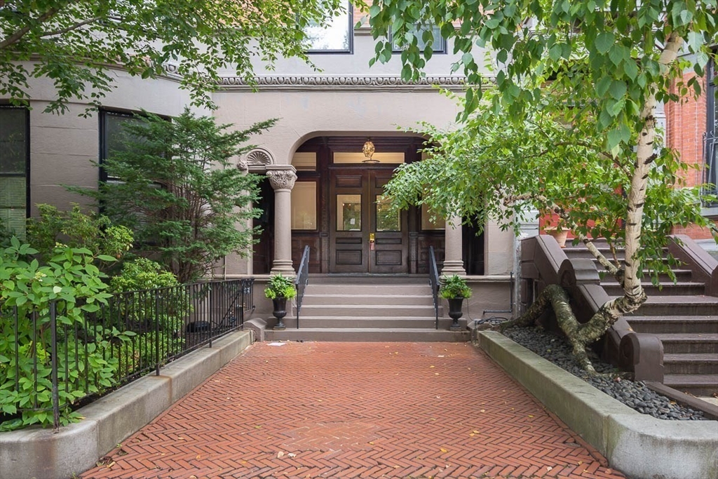 290 Commonwealth Ave, Back Bay