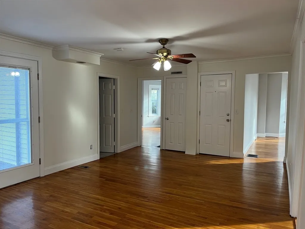 27 Pleasant St, Middleton