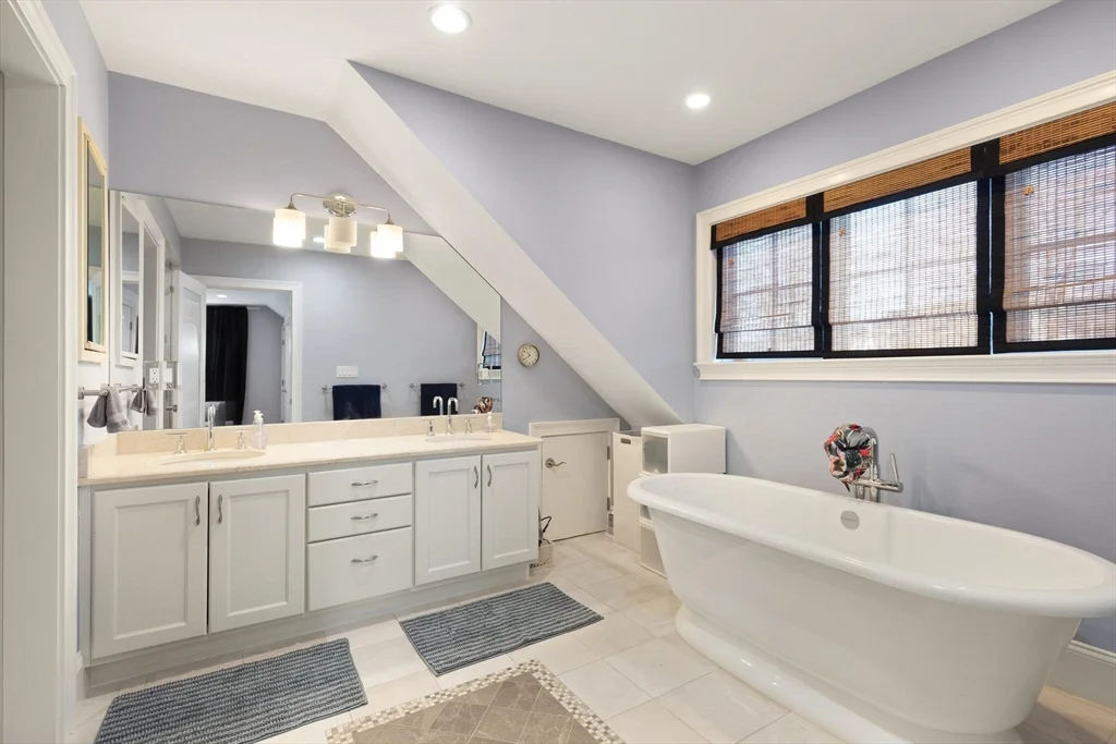 16 Zamora, Jamaica Plain