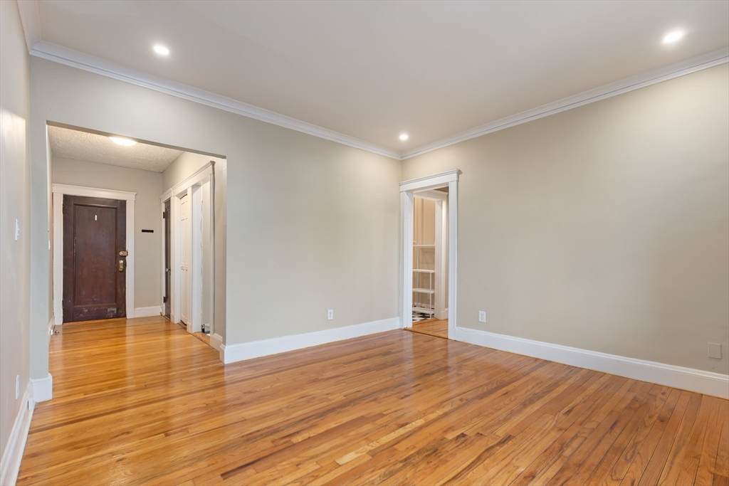 2035 Commonwealth Ave, Brighton