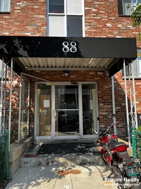 88 Gardner St, Allston