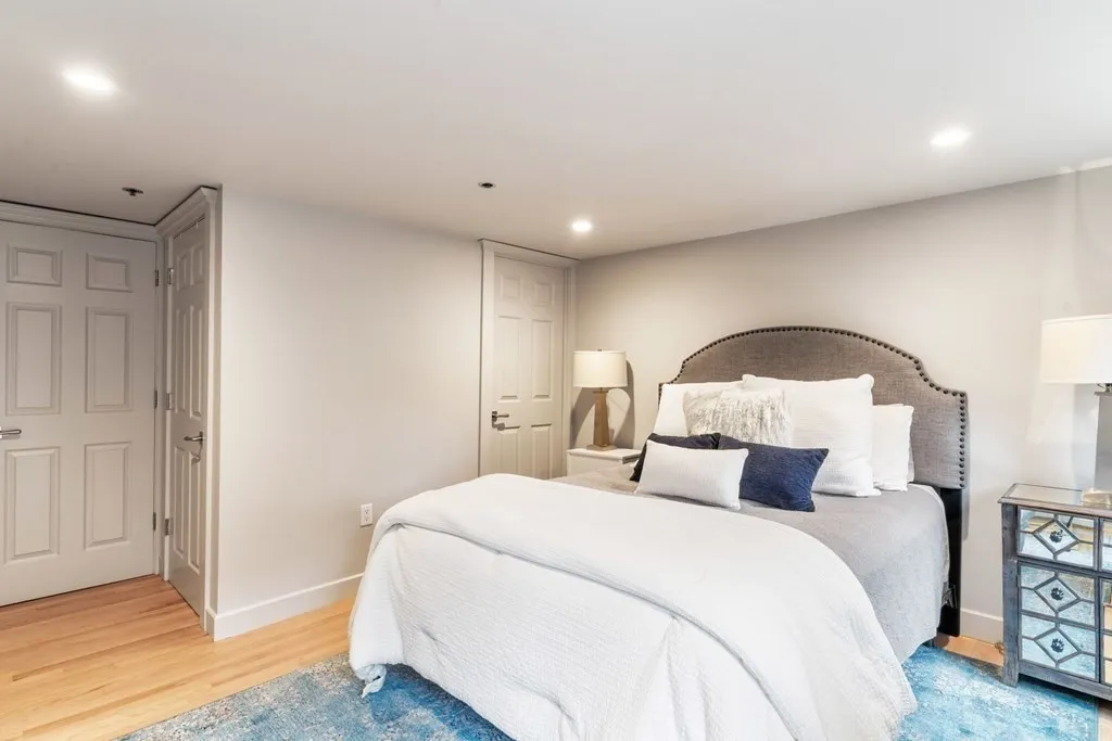 100 Fulton St, North End