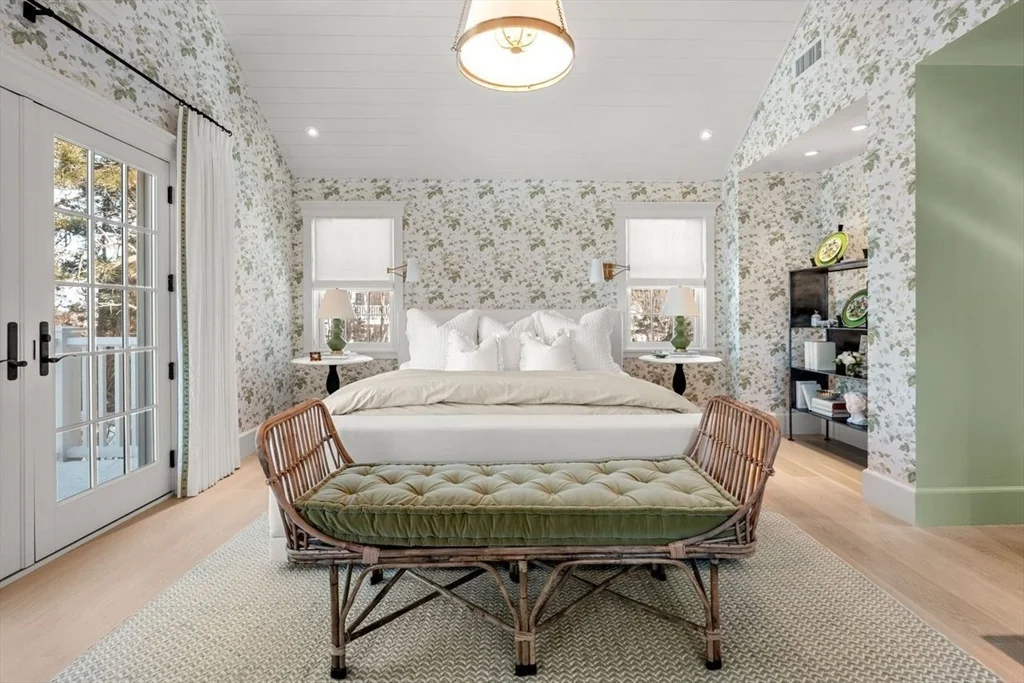 34 Brewster Rd, Monomoy