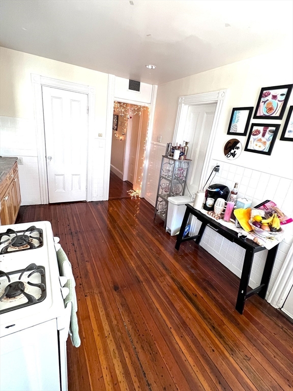 667 East 8th St, South Boston