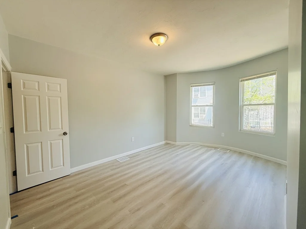 93 Zeigler St, Roxbury