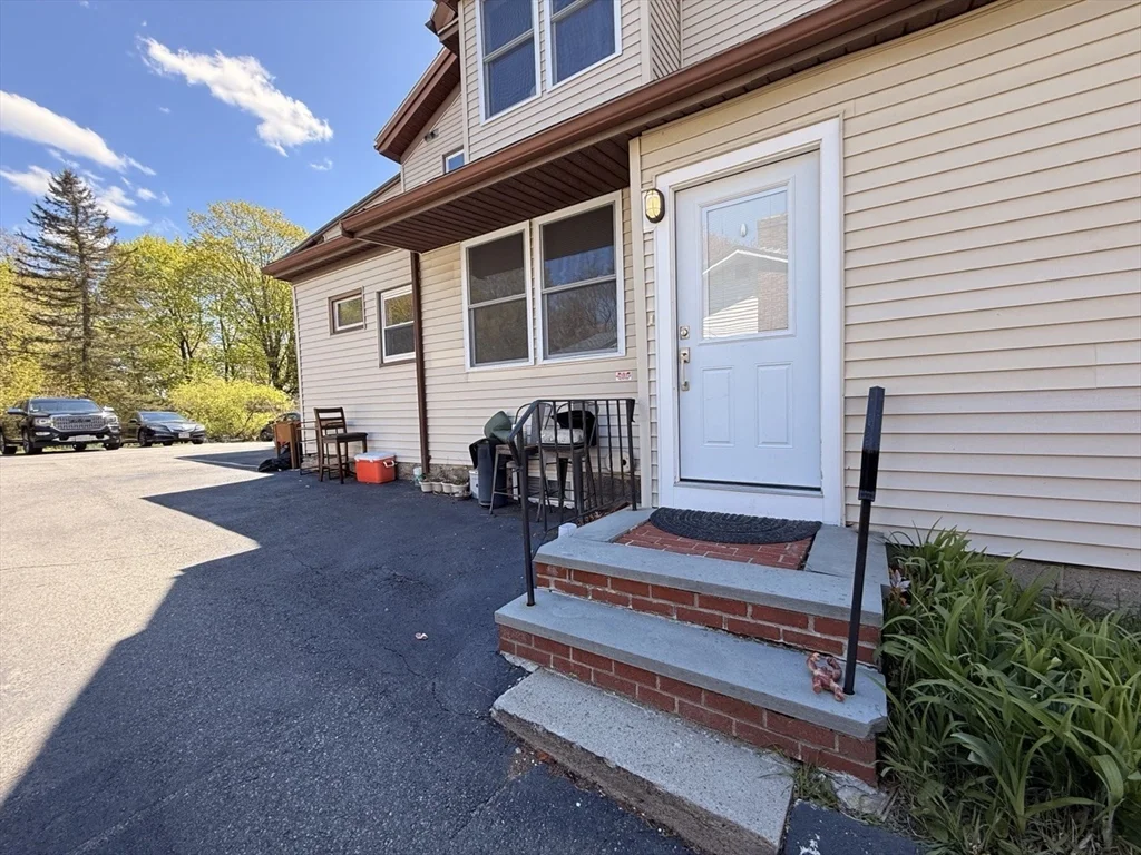 289 Walnut Stoughton, Stoughton