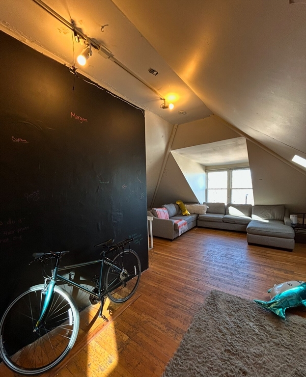 17 Hillside St, Mission Hill