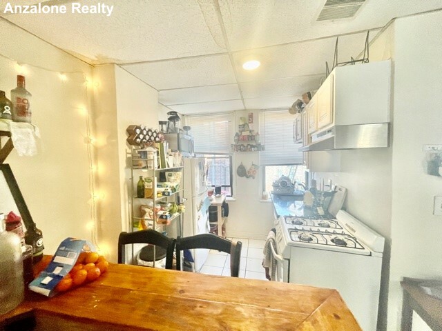 11 Charter St, North End