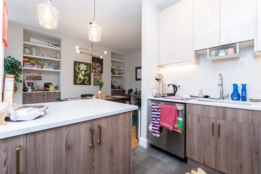 209 W Newton, Back Bay