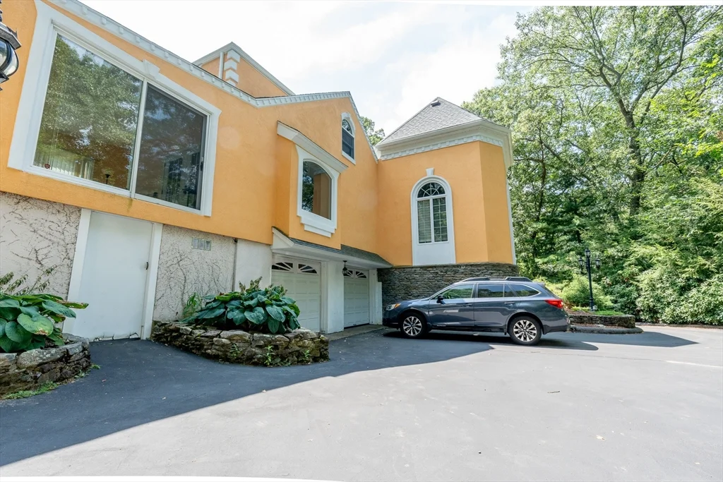 5 Fairview Rd, Canton