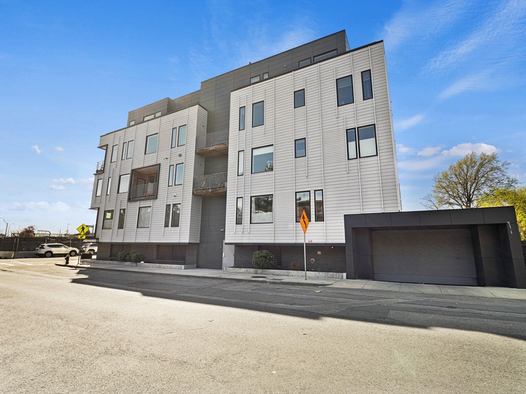 2 West 6th St, South Boston