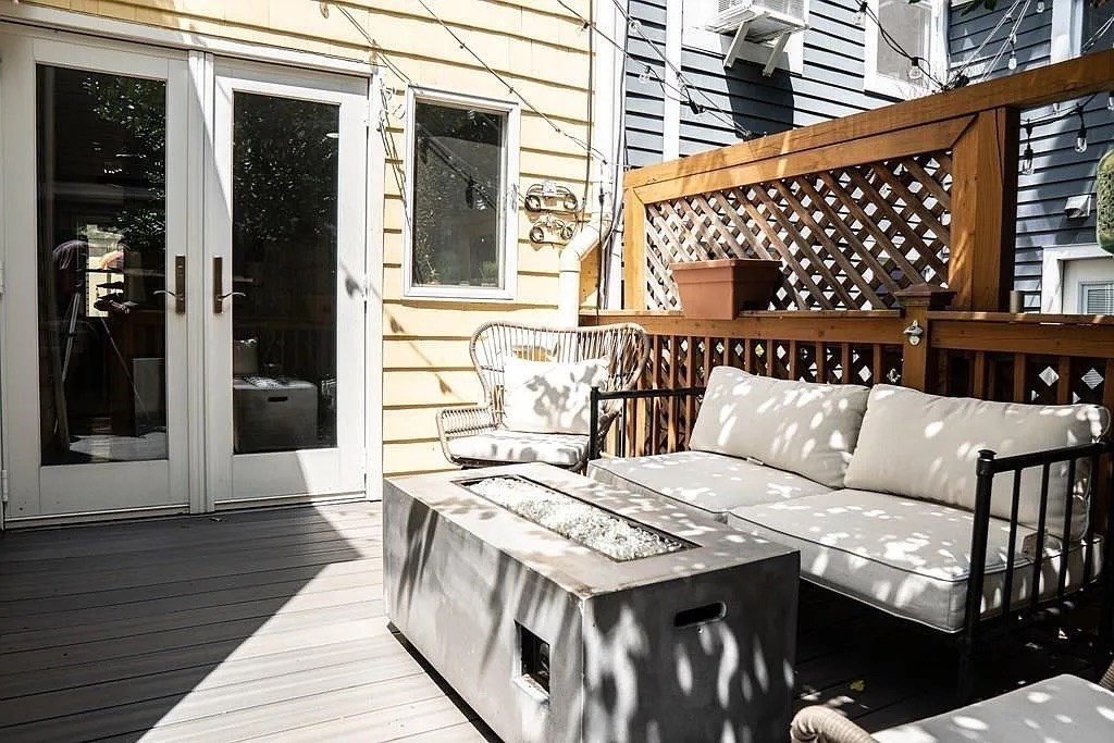 12 Lexington Ave, Charlestown