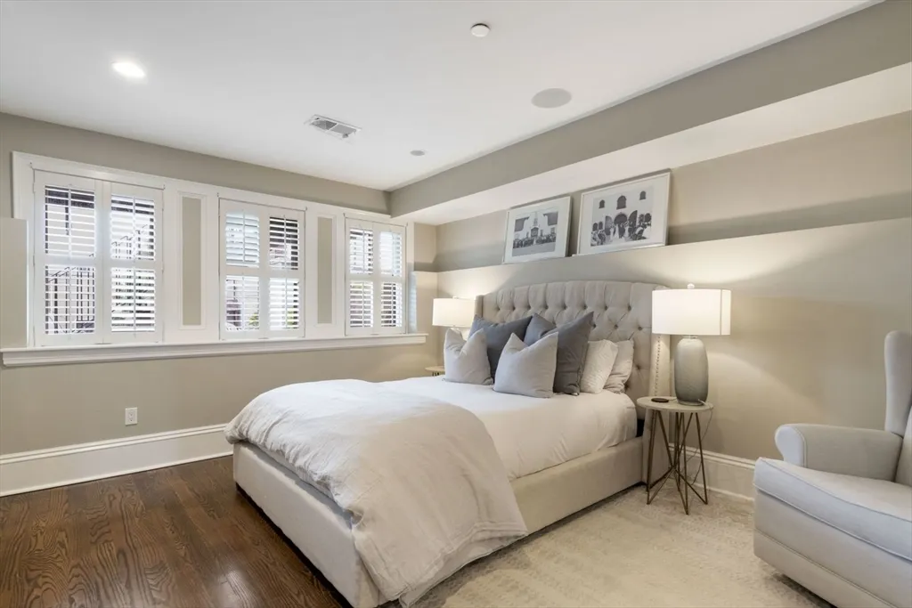 532 East Broadway, South Boston