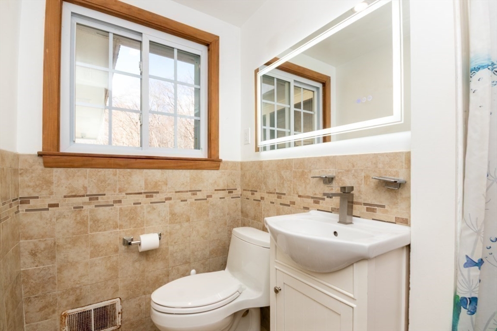 22 Livoli Rd, Framingham