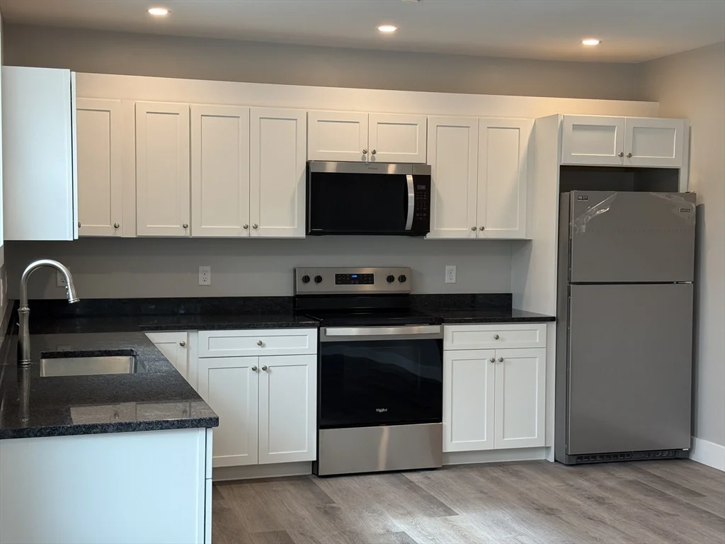 251 Sladen St, Dracut