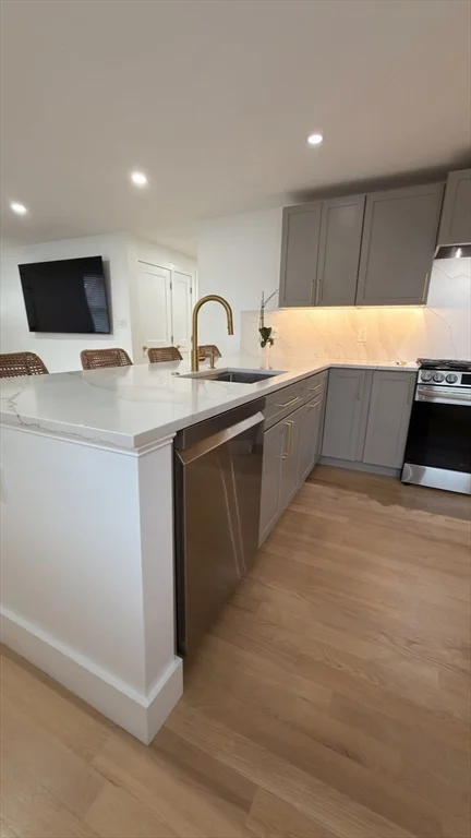 6 Pratt Ave, Beverly