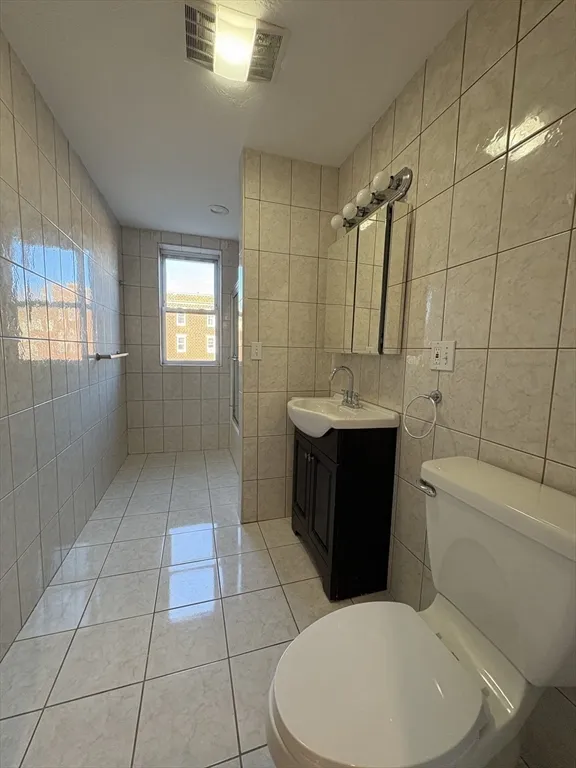 73 Thatcher St, North Brookline