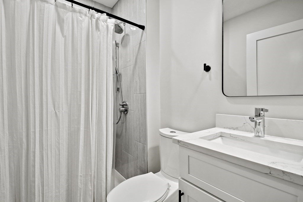 226 Saratoga St, East Boston