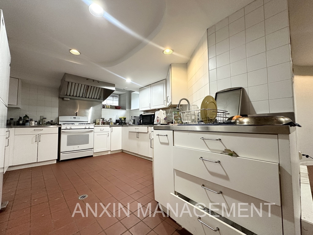 71 Gardner St, Allston