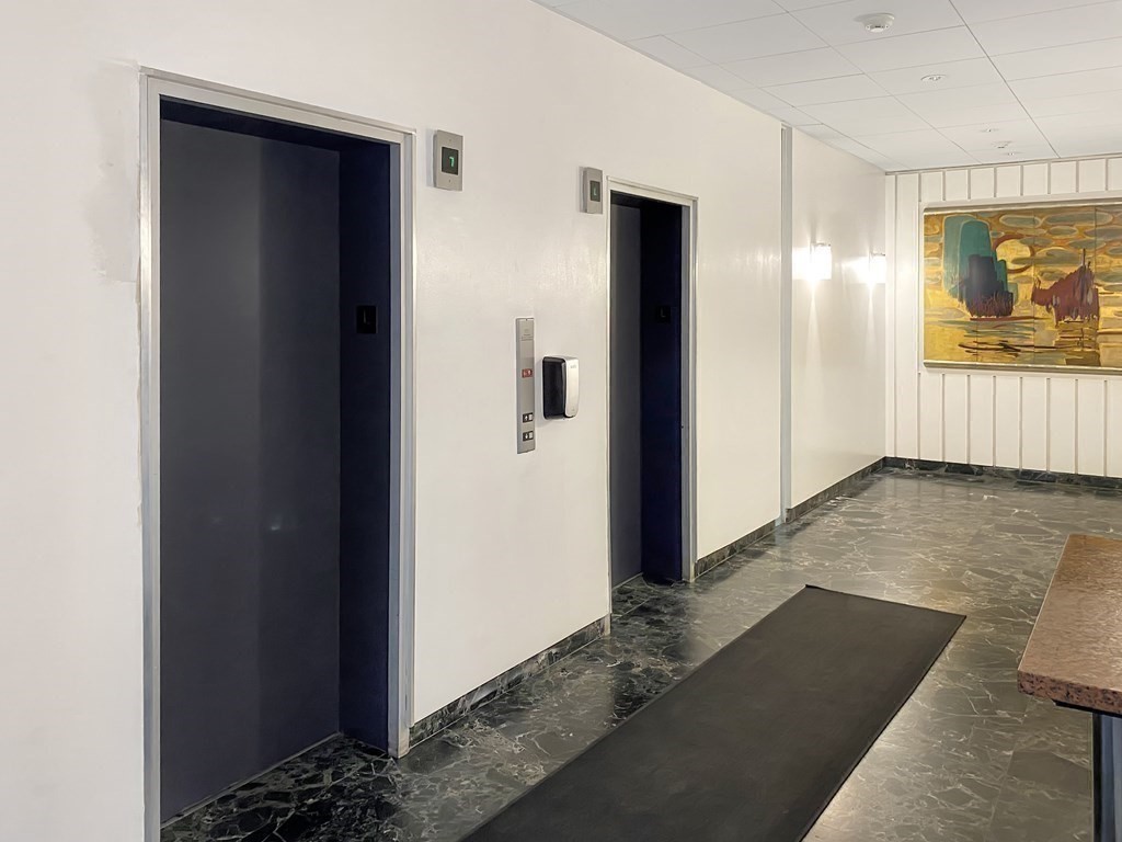 566 Commonwealth Ave, Fenway