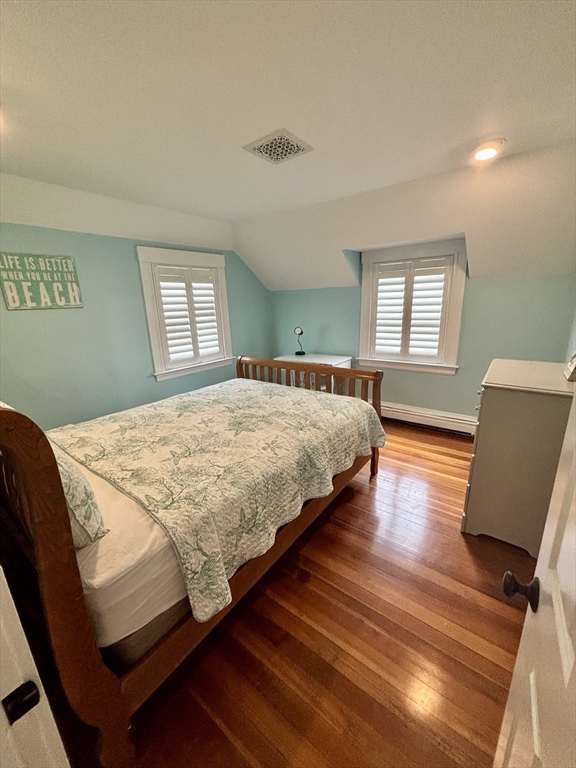 86 Manomet Ave, Hull