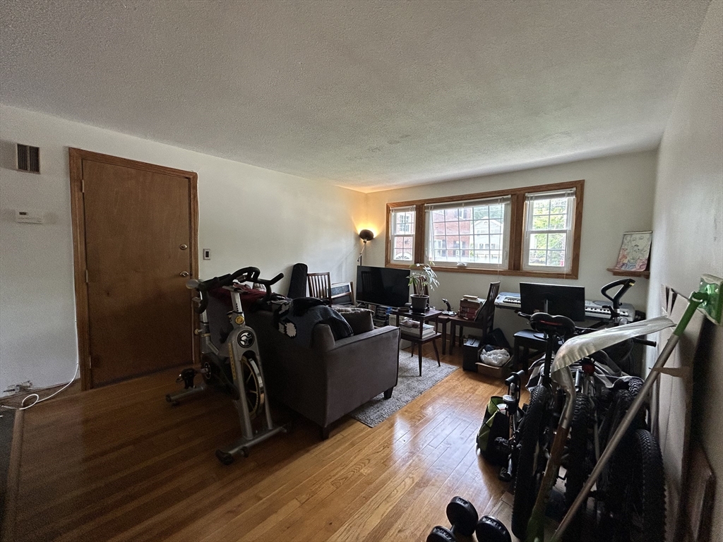 777 Lagrange St, West Roxbury