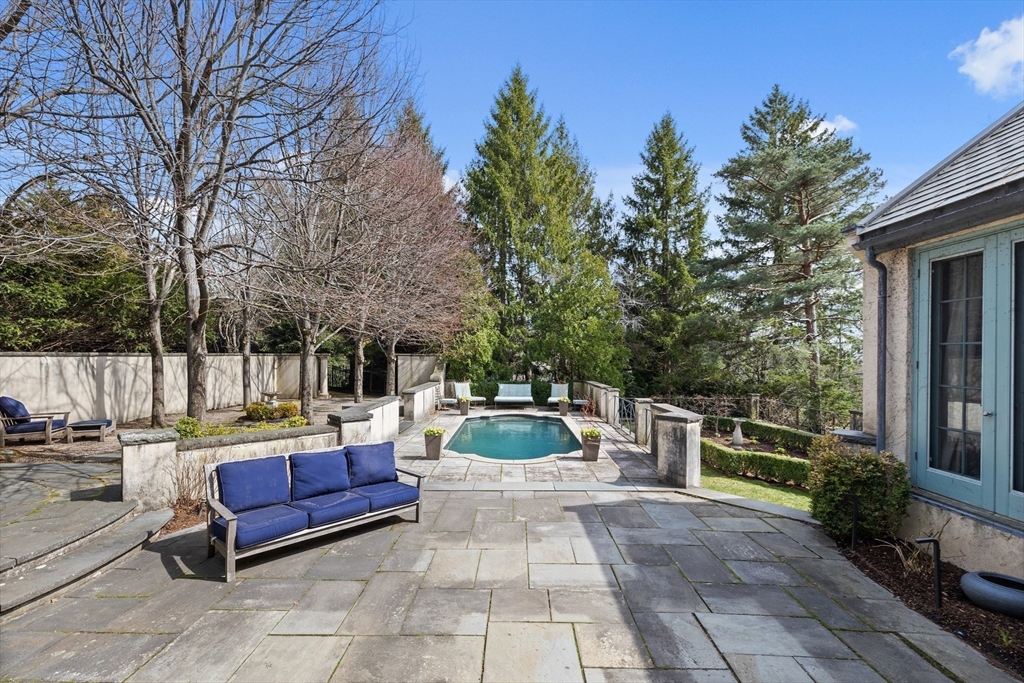 120 Cabot St, Chestnut Hill