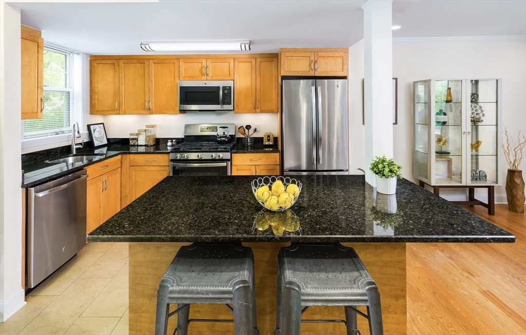 517 Vfw Pkwy, Chestnut Hill